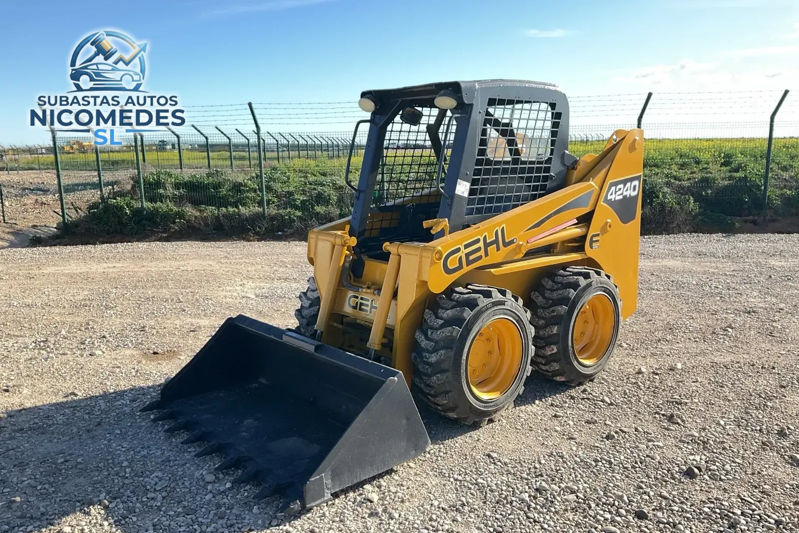 Gehl SL4240 Minicargadora, foto 5 de 11