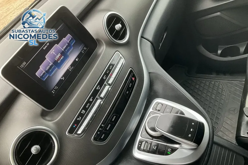 Mercedes-Benz Clase V 250 d Monovolumen de pasajeros premium, foto 2 de 14