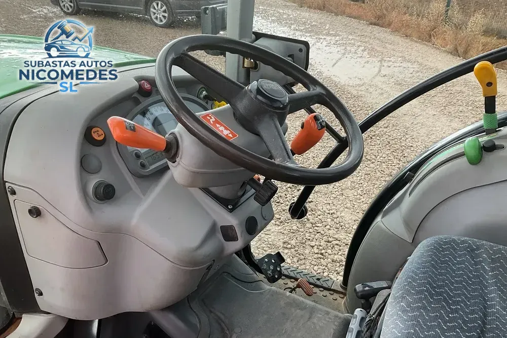 Deutz-Fahr Agroplus F 420 4WD, foto 4 de 11