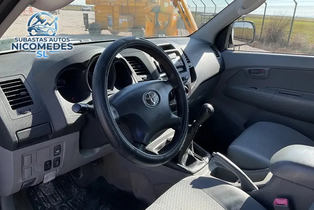 Toyota Hilux D-4D Cabina Doble GX 4x4 Pickup, foto 3 de 10