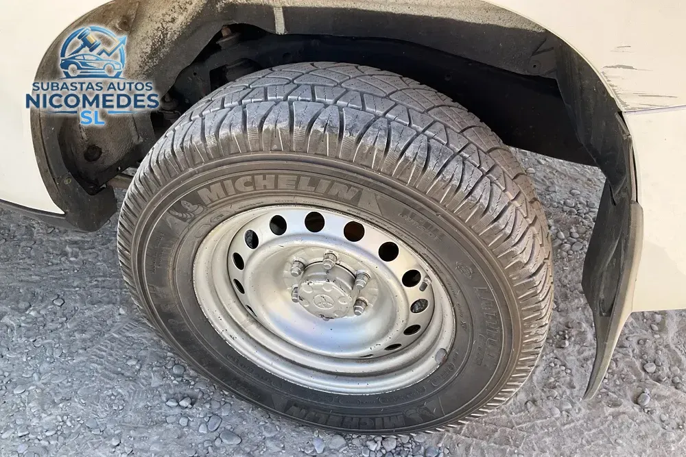 Toyota Land Cruiser 4WD, foto 4 de 14