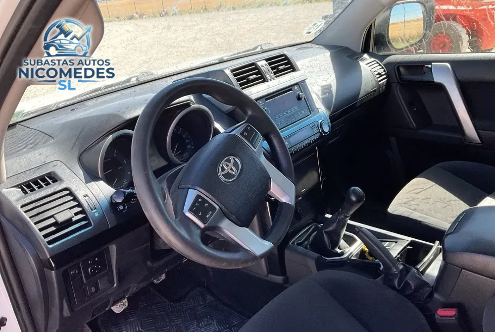 Toyota Land Cruiser 4WD, foto 12 de 14