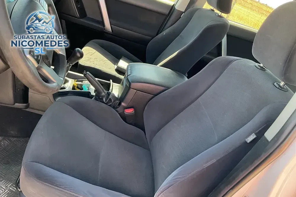 Toyota Land Cruiser 4WD, foto 3 de 14