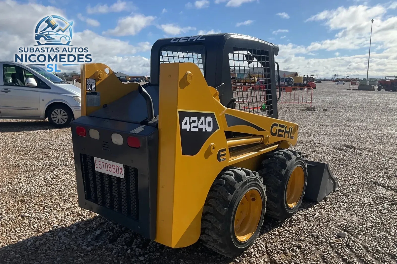 Gehl SL4240 Minicargadora, foto 8 de 11