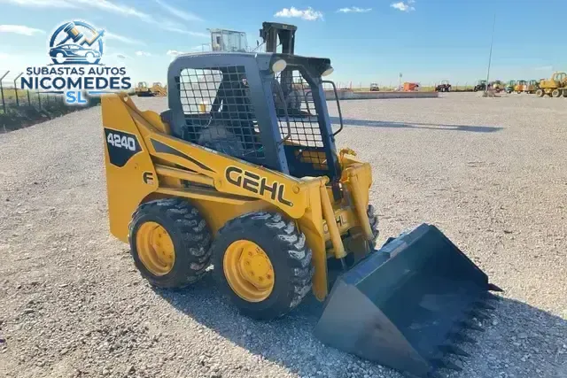 Gehl SL4240 Minicargadora, foto 11 de 11