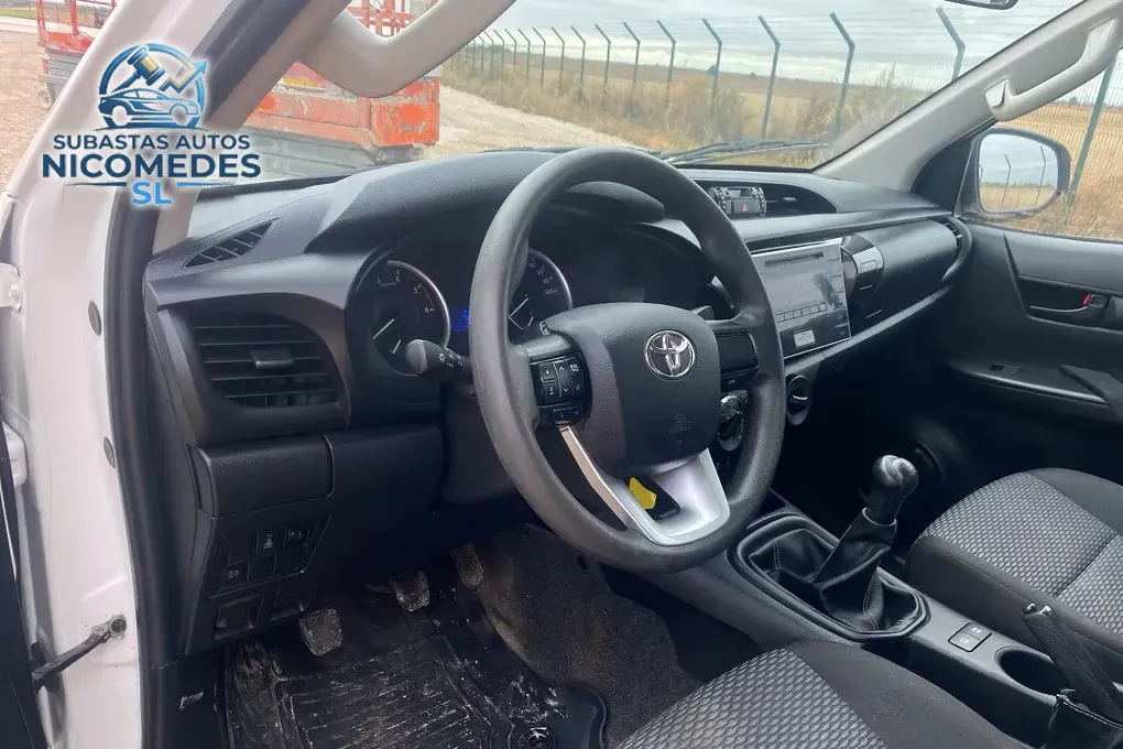 Toyota Hilux 4x4  Pickup, foto 9 de 10
