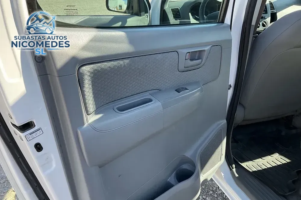 Toyota Hilux D-4D Cabina Doble GX 4x4 Pickup, foto 5 de 10