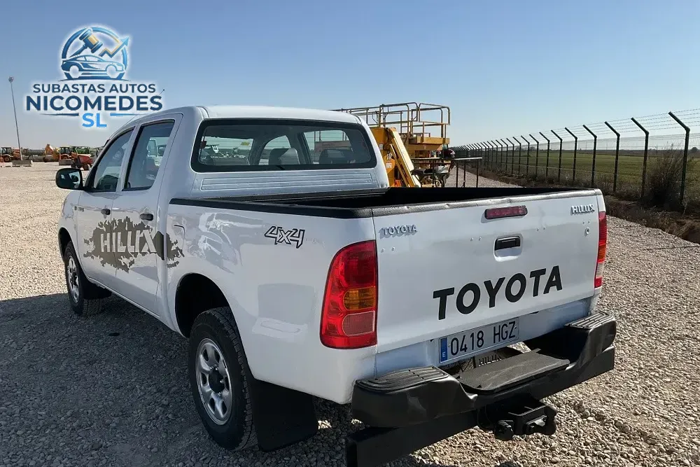 Toyota Hilux D-4D Cabina Doble GX 4x4 Pickup, foto 2 de 10