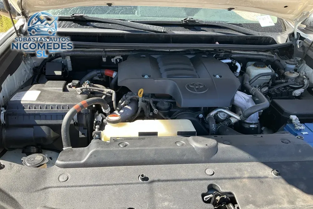 Toyota Land Cruiser 4WD, foto 11 de 14